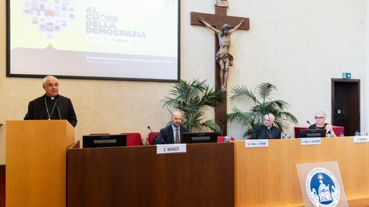 L'intervento dell'arcivescovo di Catania Luigi Renna, presidente del comitato organizzatore delle Settimane sociali. Foto Marta Carenzi / Università Cattolica