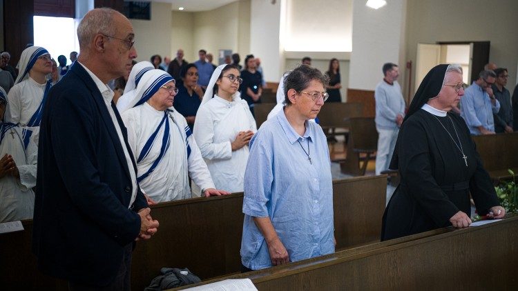 Lors de la messe de funérailles.