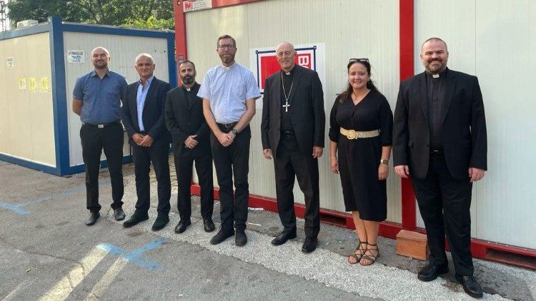 Apostolski nuncij u RH posjetio je Tranzitni punkt za migrante u Rijeci (Foto: JRS HR)