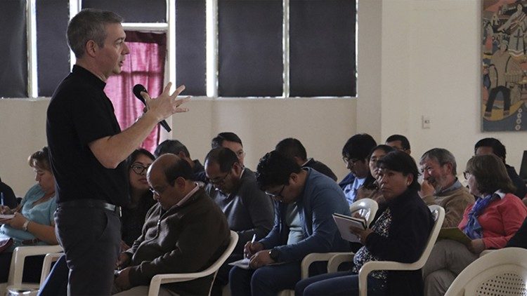 Mons. Jordi Bertomeu Farnós, oficial del Dicasterio para la Doctrina de la Fe durante el Curso de prevención abuso sexual en Bolivia