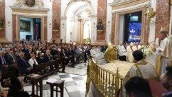 Misa de acción de gracias por el Centenario de la Coronación de la Virgen y el Año Jubilar, celebrada en la Basílica de Valencia