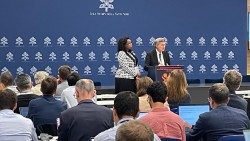 Mhutasari wa Sinodi inayoendelea  na mada nyingi zimzeungumziwa.