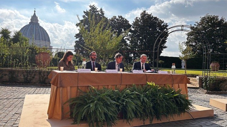 Présentation de Laudate Deum dans les jardins du Vatican, le 5 octobre 2023. 