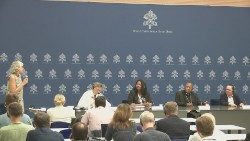 10月7日的世界主教会议简报会