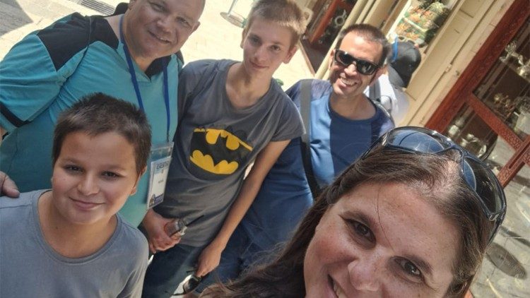 Perla com a família e um colega de trabalho em 9 de setembro, em Jerusalém