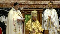 O cardeal Béchara Boutros Raï faz a homilia na Missa do Sínodo (Vatican Media)