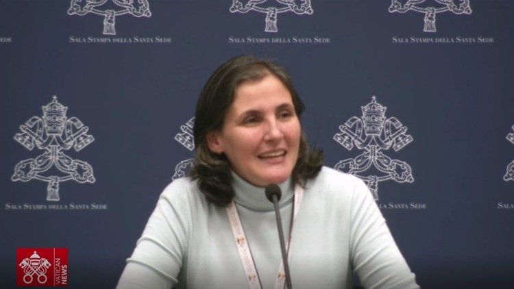 Sr. Echeverri Rais wa Shirikisho la Mashirika ya Kitawa Amerika Kusini na mjumbe wa Sinodi