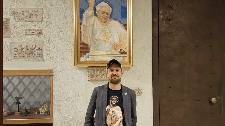  Jose Manuel de Urquidi, Digitaler Missionar und Teilnehmer der Weltsynode. 