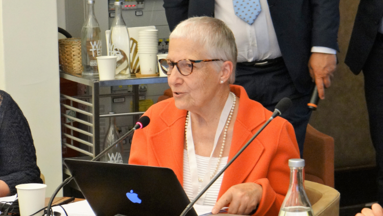 Marie Dennis, Leiterin der Catholic Nonviolence Initiative von Pax Christi International