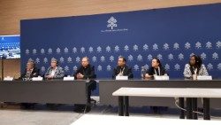 Brifing o radu Sinode održan u Tiskovnom uredu Svete Stolice u petak, 20. listopada 