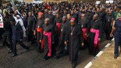 Les membres du clergé du Nigeria dénonçant les enlèvements dans le pays.