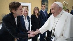 Suzanne Brown Fleming shakes hands with Pope Francis