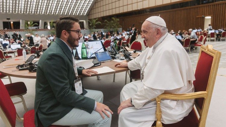 Wyatt Olivas zdraví papeže Františka