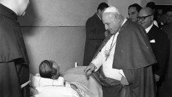 Papa João XXIII em visita ao Cárcere Regina Coeli, em Roma (26-12-1958)