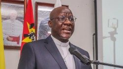 Padre Dr. Filipe Sungo, Reitor da UCM (Moçambique)