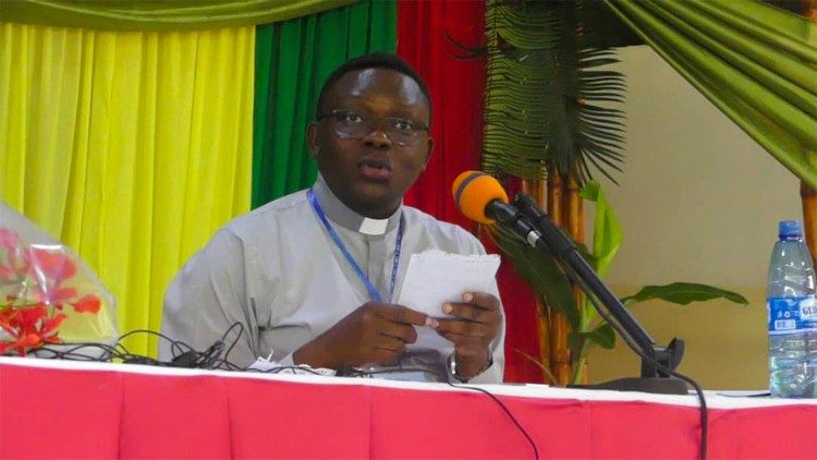 L'abbé Apollinaire Cibaka Cikongo, prêtre du diocèse de Mbuji-Mayi, en République démocratique du Congo.