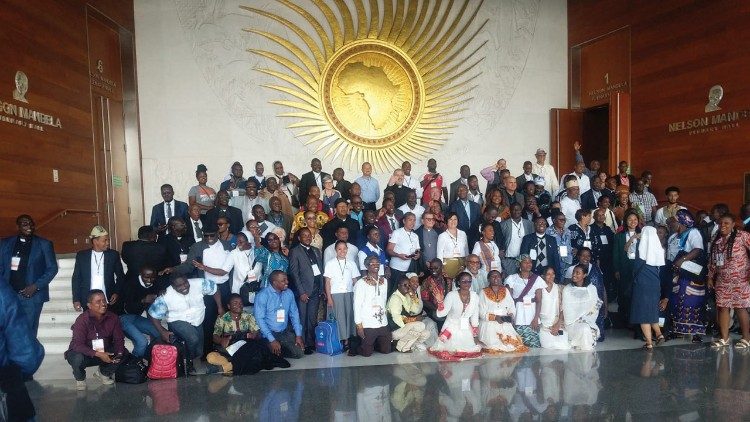अफ्रीका में महाद्वीपीय धर्मसभा सम्मेलन के प्रतिभागियों का समूह फोटो, 1-6 मार्च 2023, अदीस अबाबा, इथियोपिया