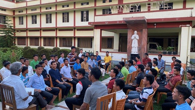 Klerycy z semianarium św. Jana Marii Vianneya w Chabua (Indie) wspierani przez Papieskie Dzieła Misyjne w Polsce