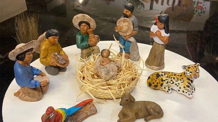 Presépio indígena confeccionado por artesãos de Belém do Pará.