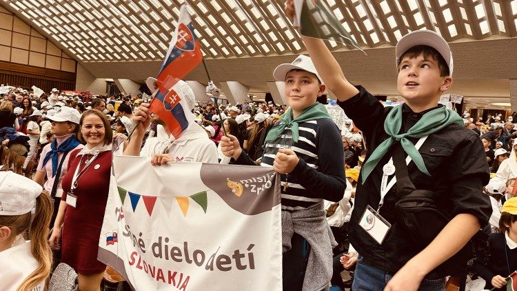 Падлеткі з Дзіцячых місіянерскіх ініцыятыў з Славакіі ў Ватыкане. Ілюстрацыйнае фота