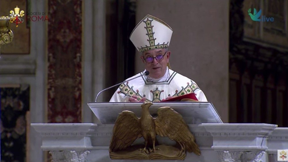 Il cardinale Angelo De Donatis presiede la Messa per i 1700 anni della Basilica Lateranense