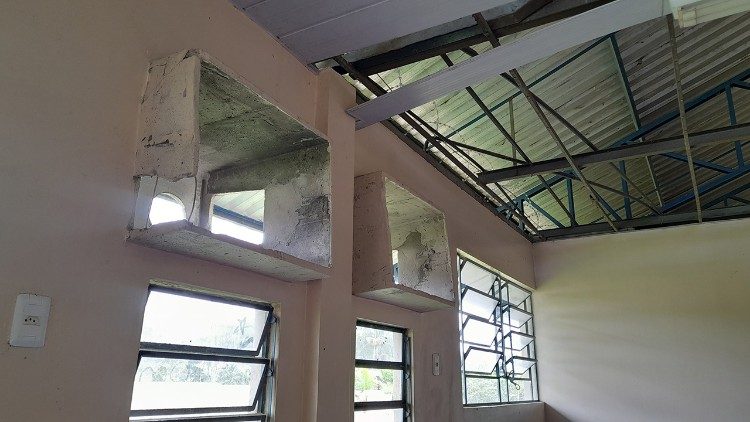 Escola em situação precária