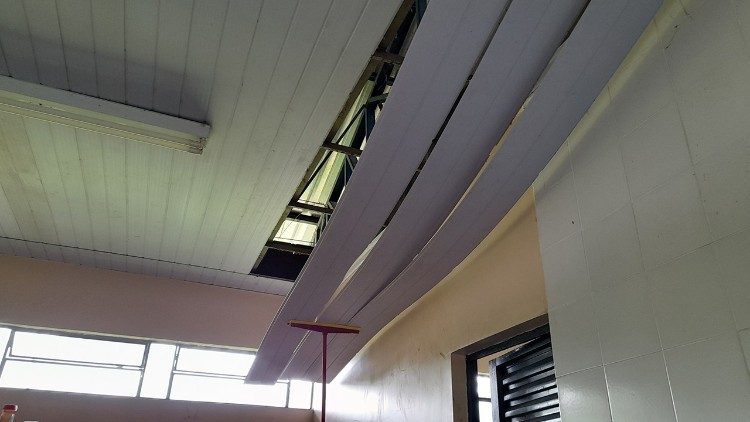 Escola em situação precária