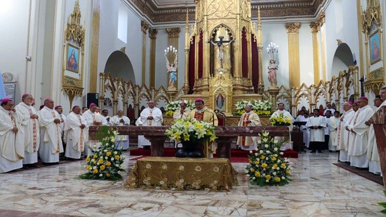 En la catedral de San Sebastián los obispos reunidos en la CXIII Asamblea de la Conferencia Episcopal boliviana celebraron la Eucaristía 