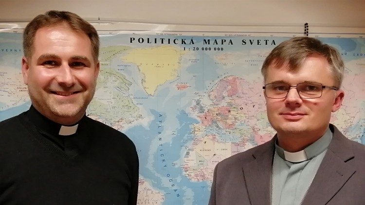 (Sprava:) Apoštoslký administrátor Atyrau otec Peter Sakmár a otec Marián Tomašov