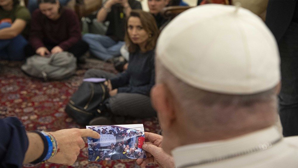 Papa recebe Mbenque Nyimbilo Crepin  (Pato) com uma delegação de Mediterranea Saving Humans