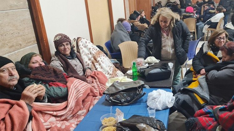 Ap&oacute;s o terremoto de 2023, os franciscanos de Aleppo ofereceram suas instala&ccedil;&otilde;es e distribu&iacute;ram refei&ccedil;&otilde;es.