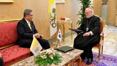 Vatikan-Außenminister besucht Südkorea