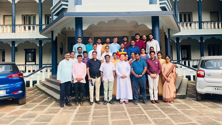 Group photo of participants