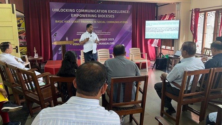 Diocesan media professionals in India take part in the training course