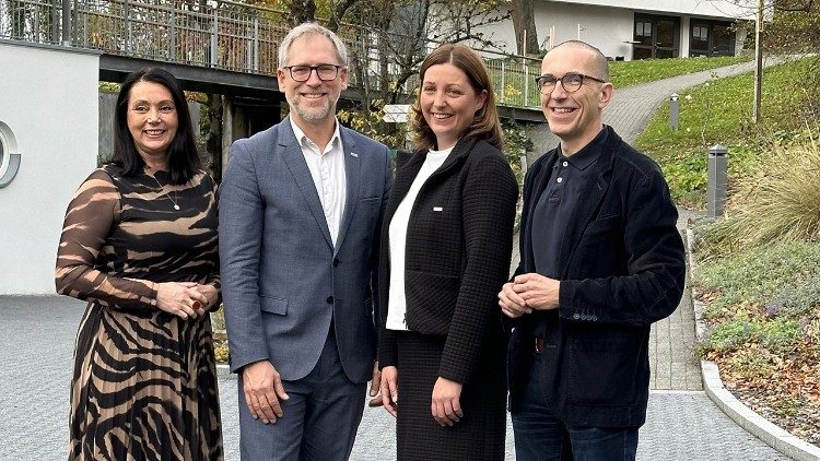 Caritas-Präsidentin Nora Tödtling-Musenbichler und ihr Team © Caritas Österreich