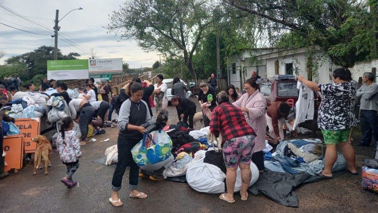 O Mensageiro da Caridade atuando em diversas cidades afetadas pelas cheias