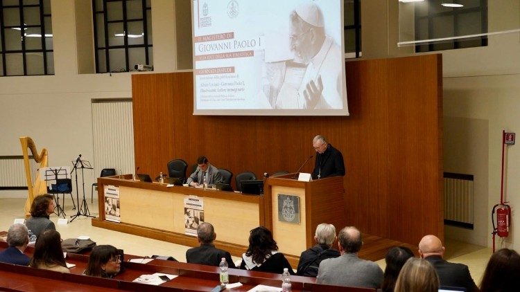 Il cardinale Parolin durante il convegno