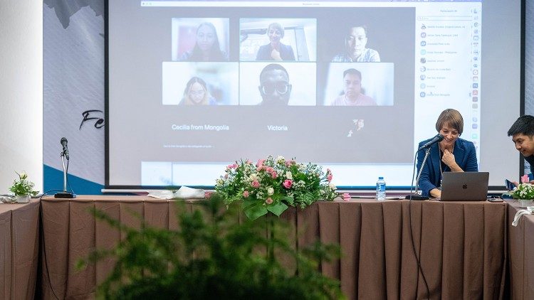 Nataša Govekar no evento na Tailândia