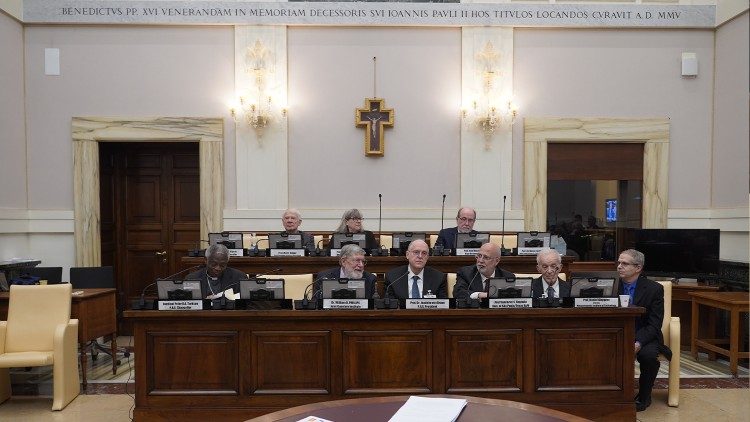 Die Moderatoren der Konferenz in der Päpstlichen Akademie der Wissenschaften