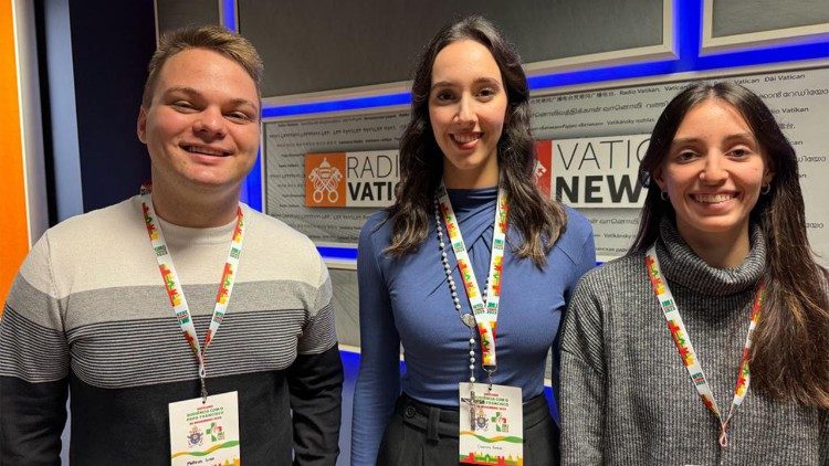 Mateus Lino, Carolina e Matilde Piedade na visita à Rádio Vaticano