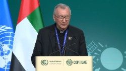 2023.12.02 Il cardinale Parolin legge il discorso di Papa Francesco alla COP 28