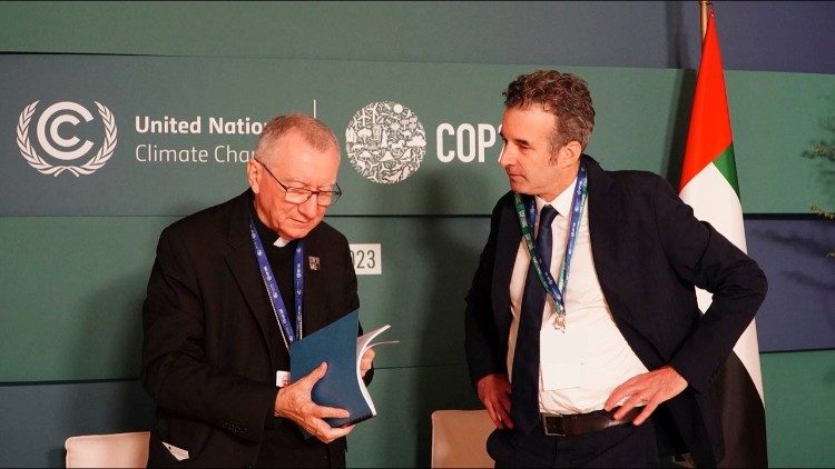 Kardinál Parolin při multilaterálních jednáních v Dubaji