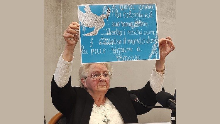 Roselyne Hamel, sora părintelui Jaques Hamel, la prezentarea Premiului  Jacques Hamel (fotografie din arhivă)