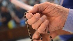 Homem com o Terço na mão