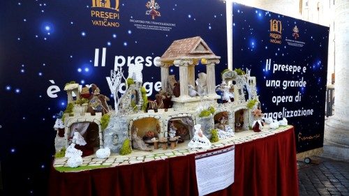 Fisichella: El pesebre es la belleza de la esencialidad