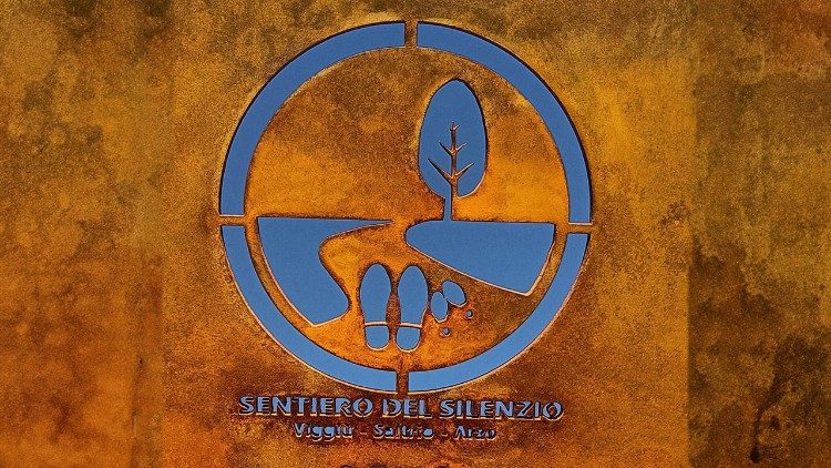 IIl logo del "Sentiero del silenzio", percorso montano in cui cercavano salvezza gli ebrei in fuga dalle leggi razzialii