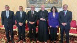 Cardinal Parolin with the Arab League delegation and the ambassadors of Palestine, Lebanon, Iraq and the Arab Republic of Egypt