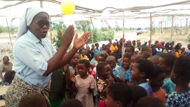 El entusiasmo de las religiosas por enseñar y animar a los más pequeños