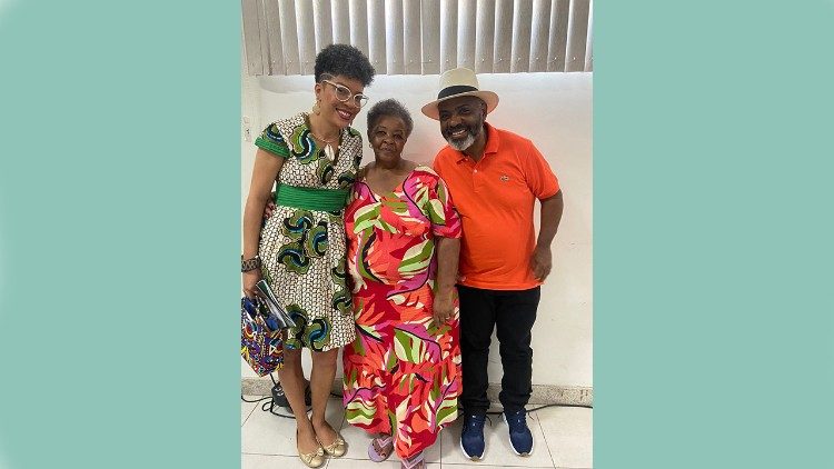 Maria Adelina Braz (no centro) 