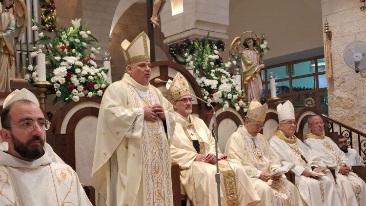Kardināls Krajevskis svin Svēto Misi